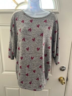Olivia Blu Gray Heart Print Knit Top - Pink Hearts Size Small DB1